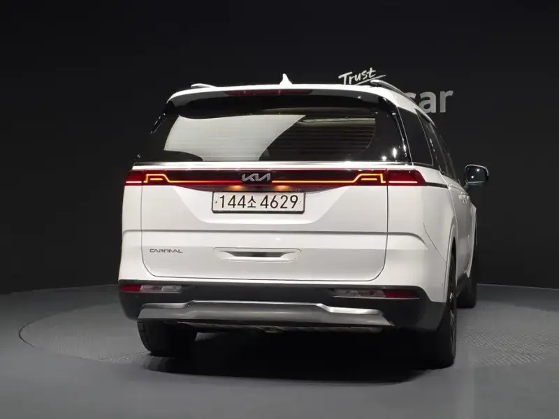 2022 Kia Carnival с пробегом 12 768 км