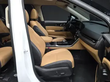 2022 Kia Carnival с пробегом 12 768 км