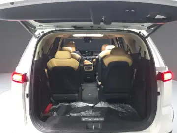 2022 Kia Carnival с пробегом 12 768 км
