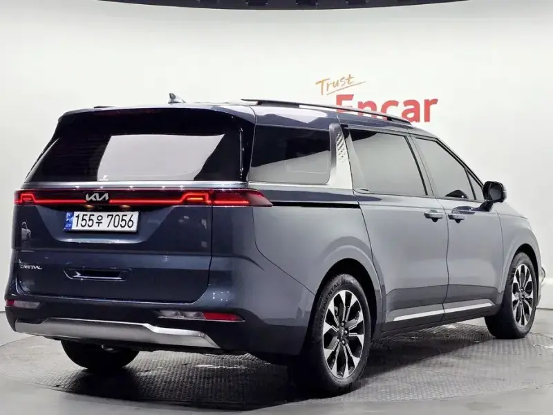 2023 Kia Carnival с пробегом 33 781 км