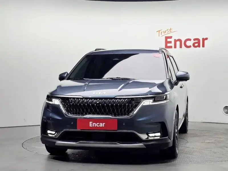 2023 Kia Carnival с пробегом 33 781 км