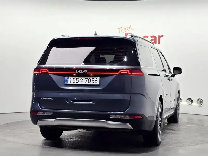 2023 Kia Carnival с пробегом 33 781 км