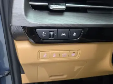 2023 Kia Carnival с пробегом 33 781 км