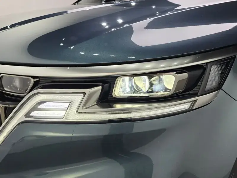 2023 Kia Carnival с пробегом 33 781 км
