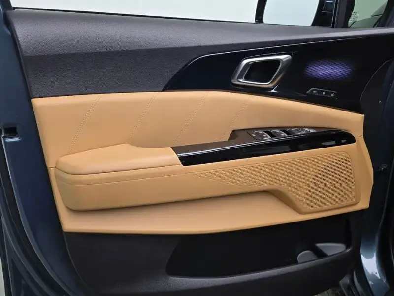 2023 Kia Carnival с пробегом 33 781 км