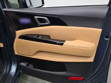 2023 Kia Carnival с пробегом 33 781 км