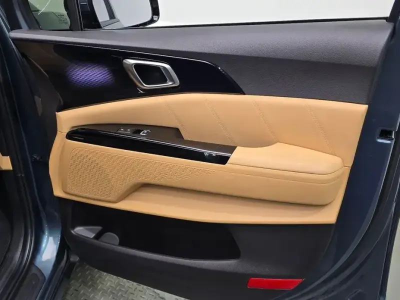 2023 Kia Carnival с пробегом 33 781 км