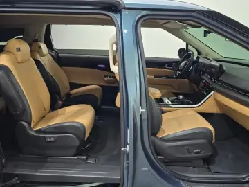 2023 Kia Carnival с пробегом 33 781 км