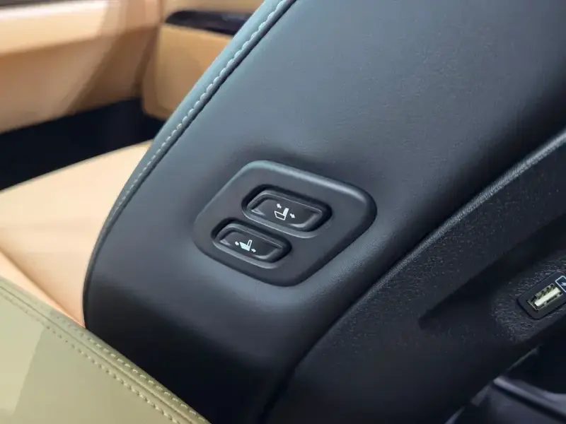 2023 Kia Carnival с пробегом 33 781 км