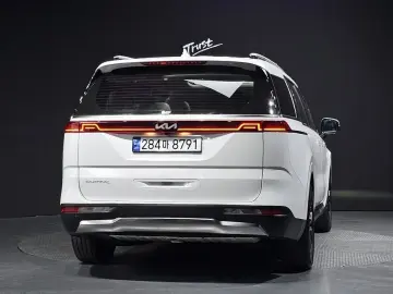 2023 Kia Carnival с пробегом 46 880 км