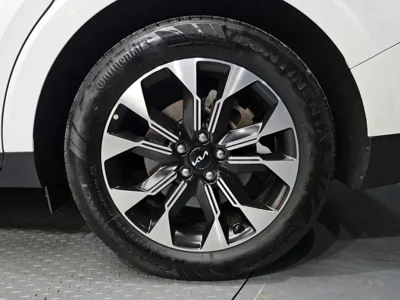 2023 Kia Carnival с пробегом 46 880 км