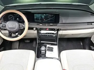 2023 Kia Carnival с пробегом 46 880 км
