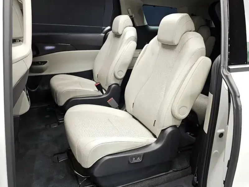 2023 Kia Carnival с пробегом 46 880 км