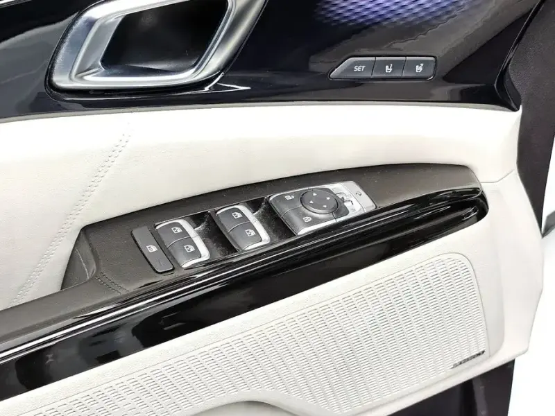 2023 Kia Carnival с пробегом 46 880 км
