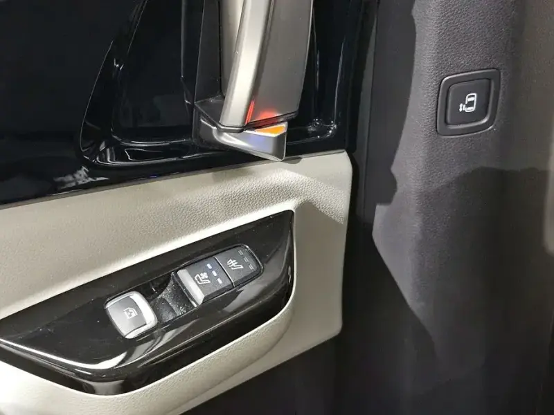 2023 Kia Carnival с пробегом 46 880 км