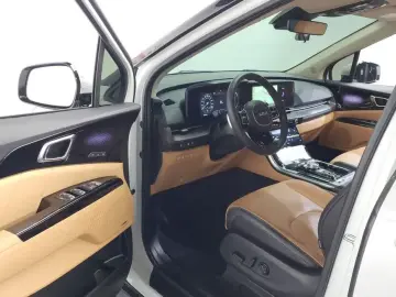 2023 Kia Carnival с пробегом 137 091 км