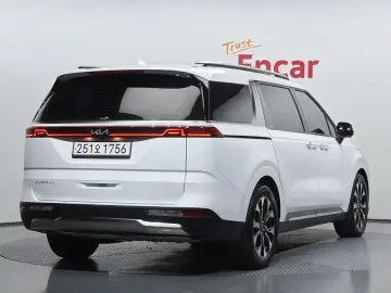 2022 Kia Carnival с пробегом 104 386 км