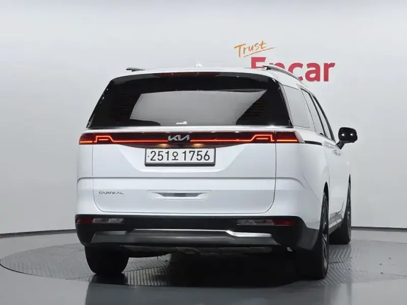 2022 Kia Carnival с пробегом 104 386 км