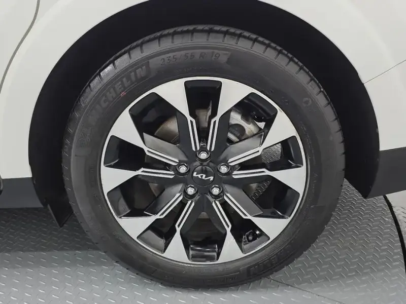 2022 Kia Carnival с пробегом 104 386 км