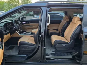 2023 Kia Carnival с пробегом 46 356 км