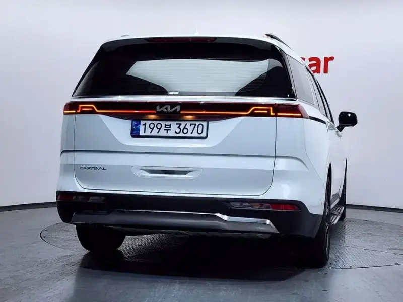 2023 Kia Carnival с пробегом 26 037 км