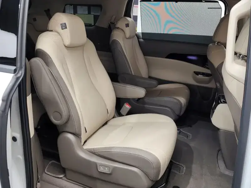 2023 Kia Carnival с пробегом 26 037 км
