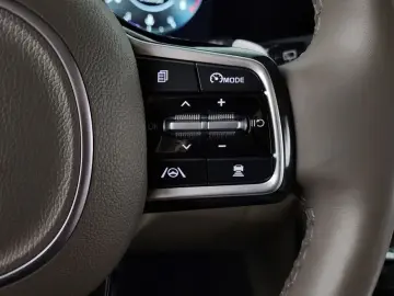 2023 Kia Carnival с пробегом 26 037 км