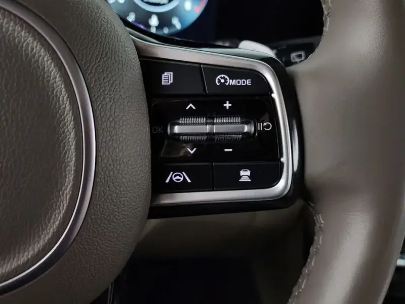 2023 Kia Carnival с пробегом 26 037 км