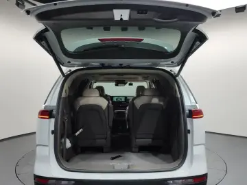 2023 Kia Carnival с пробегом 26 037 км