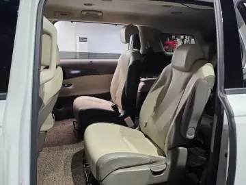 2022 Kia Carnival с пробегом 107 190 км