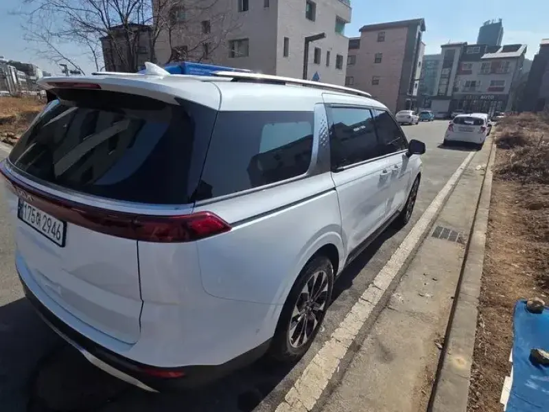 2023 Kia Carnival с пробегом 16 000 км