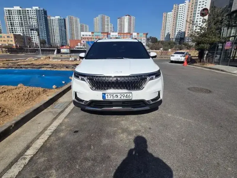 2023 Kia Carnival с пробегом 16 000 км