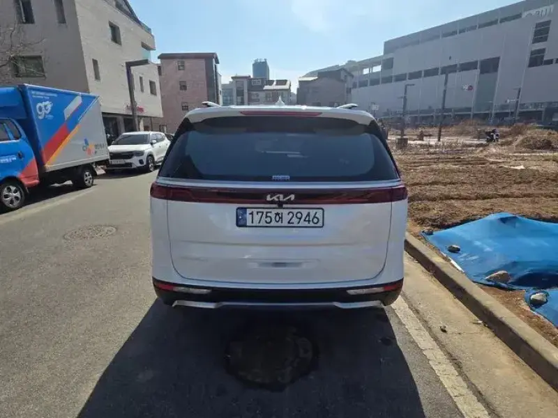2023 Kia Carnival с пробегом 16 000 км