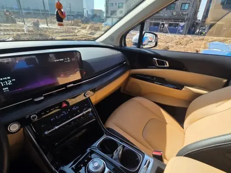 2023 Kia Carnival с пробегом 16 000 км