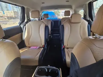 2023 Kia Carnival с пробегом 16 000 км