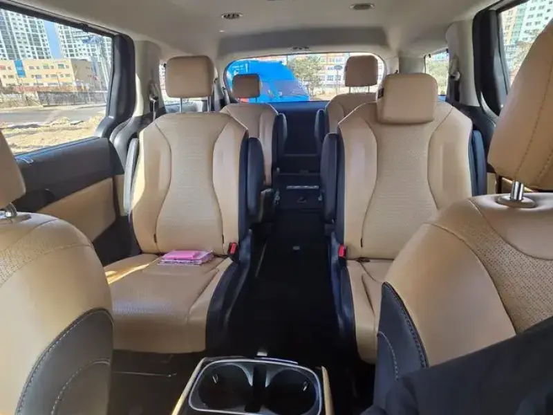 2023 Kia Carnival с пробегом 16 000 км