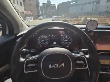 2023 Kia Carnival с пробегом 16 000 км