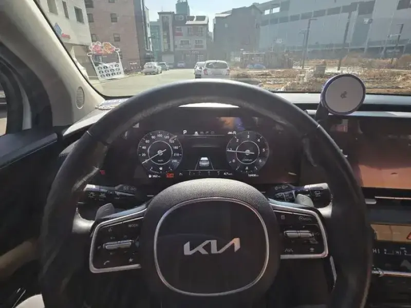 2023 Kia Carnival с пробегом 16 000 км