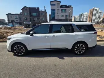 2023 Kia Carnival с пробегом 16 000 км