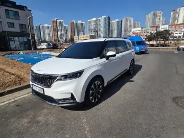 2023 Kia Carnival с пробегом 16 000 км