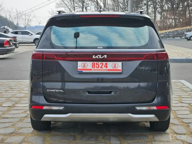 2023 Kia Carnival с пробегом 37 583 км