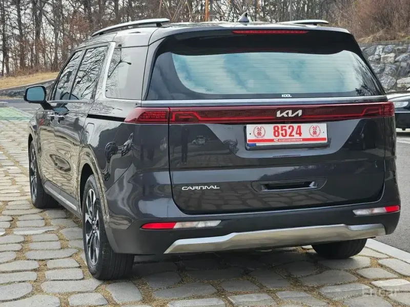 2023 Kia Carnival с пробегом 37 583 км