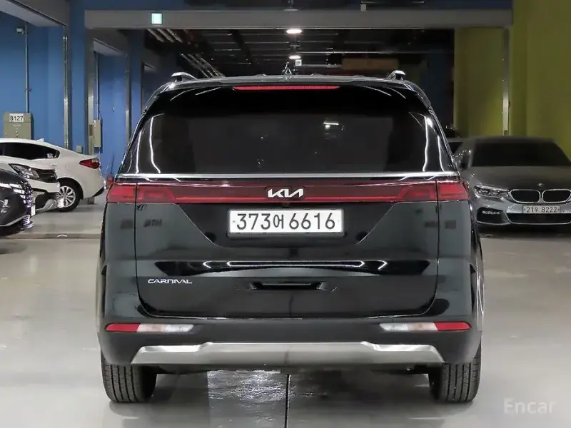 2023 Kia Carnival с пробегом 62 244 км