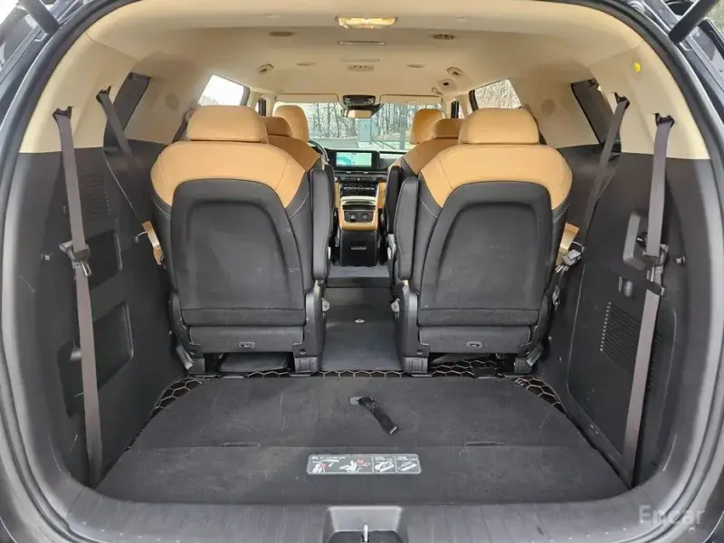 2023 Kia Carnival с пробегом 37 583 км