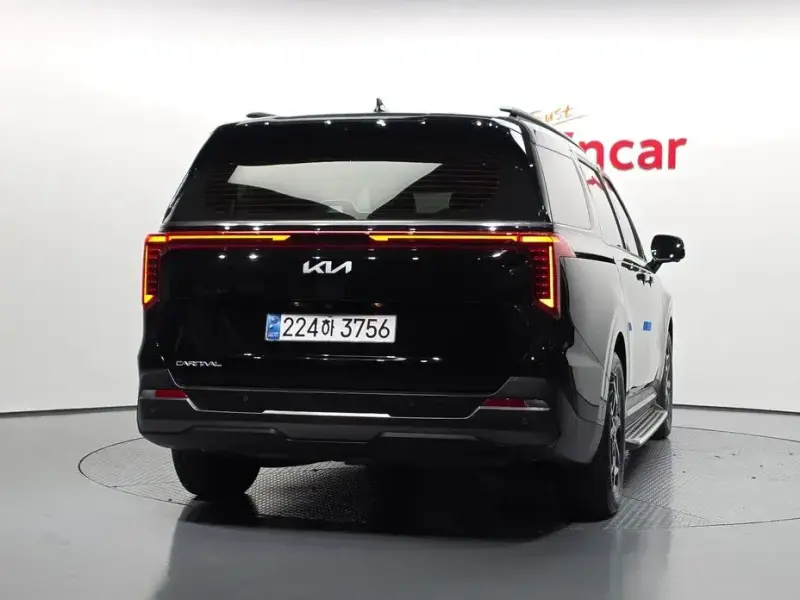 2025 Kia Carnival с пробегом 9 339 км