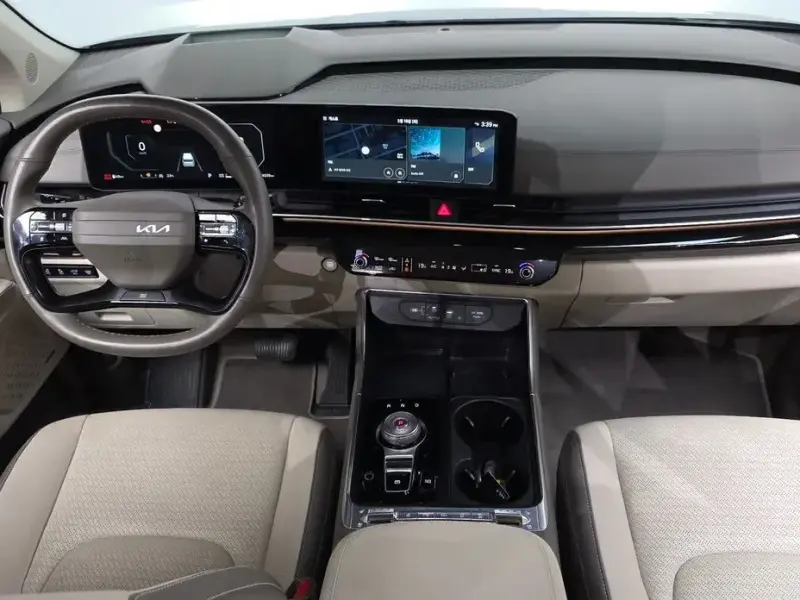2025 Kia Carnival с пробегом 9 339 км