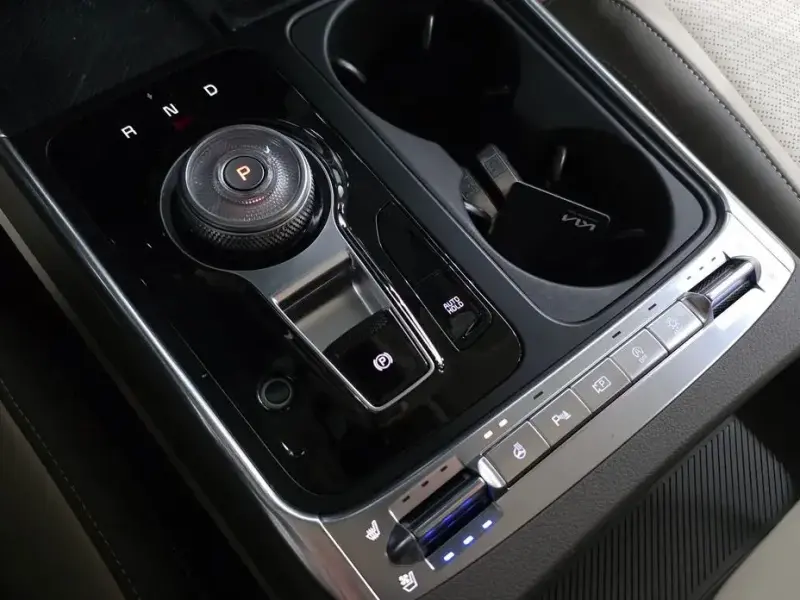 2025 Kia Carnival с пробегом 9 339 км