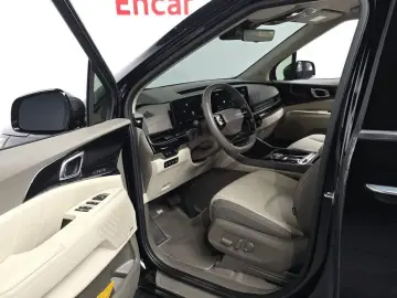 2025 Kia Carnival с пробегом 9 339 км