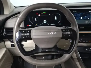 2025 Kia Carnival с пробегом 9 339 км