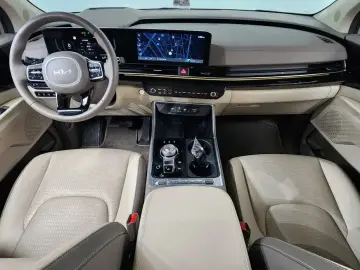 2024 Kia Carnival с пробегом 23 992 км